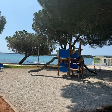 Justina For 2 Person メドゥリン