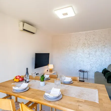 Daire Justina With Balcony & Parking *