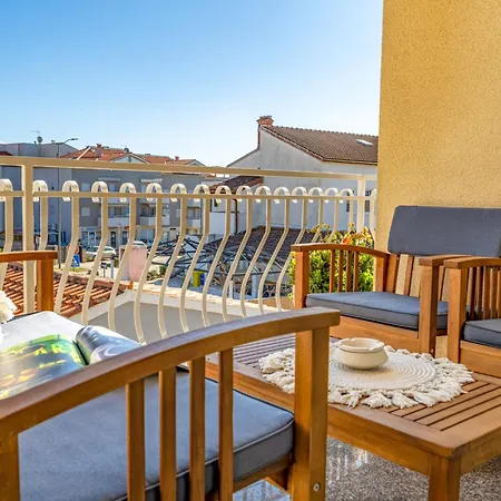 Justina With Balcony & Parking *