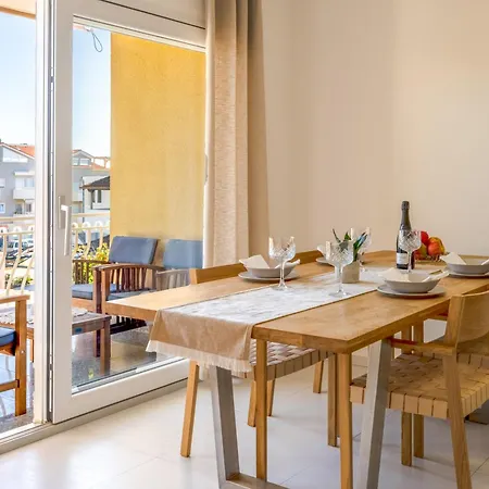 Justina With Balcony & Parking Apartamento *