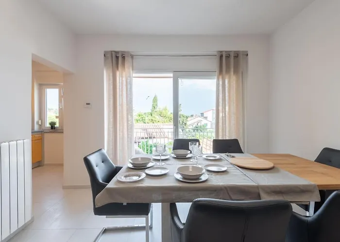 Justina For 2 Person Apartment