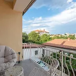 Justina With Balcony & Parking Apartman