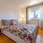 Justina With Balcony & Parking Apartman Medulin