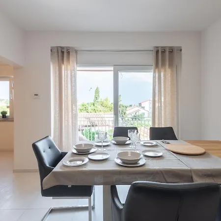 Justina For 2 Person Apartment