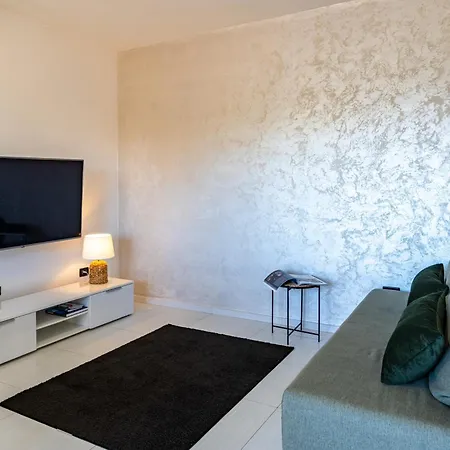 Apartman Justina With Balcony & Parking